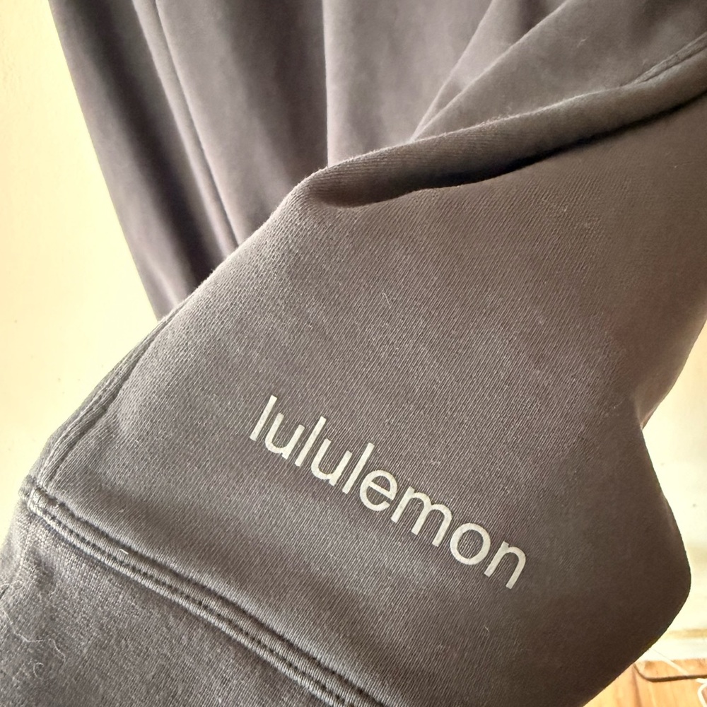 Lululemon Black Sweatshirt 🤩